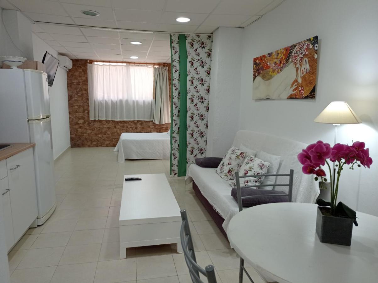 Estudio Centrico En Aguilas Luaran gambar