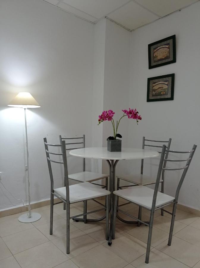 Estudio Centrico En Aguilas Luaran gambar